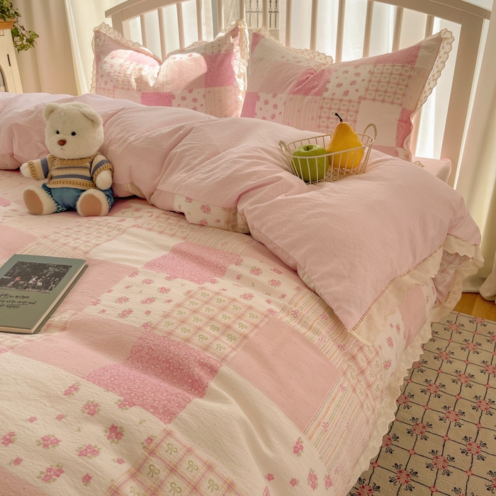 91家纺网 家纺一手货源 找家纺 繁花家居 2025新款镂空白色花边直播热款四件套 糖心花园