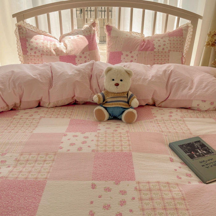 91家纺网 家纺一手货源 找家纺 繁花家居 2025新款镂空白色花边直播热款四件套 糖心花园