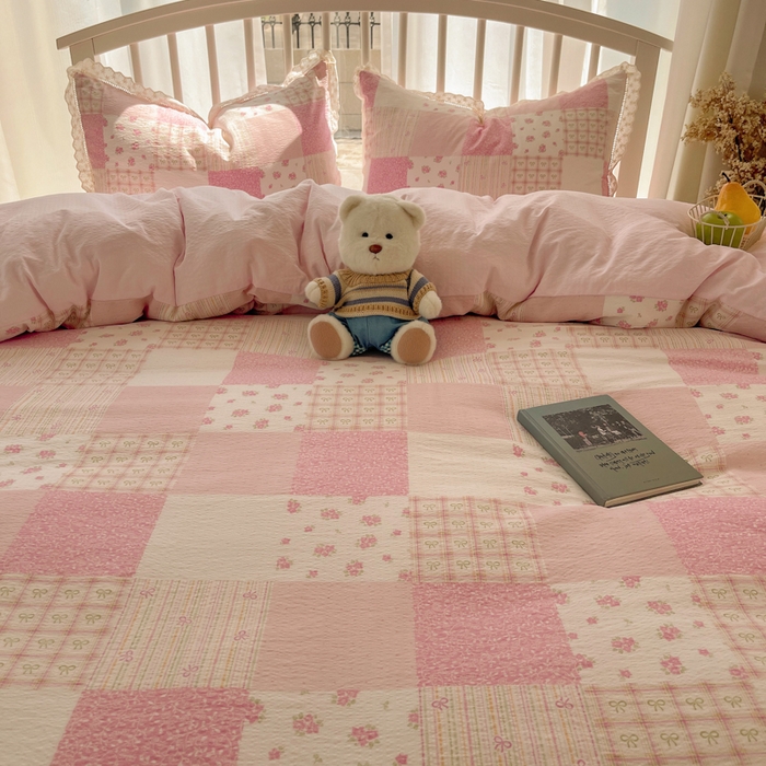 91家纺网 家纺一手货源 找家纺 繁花家居 2025新款镂空白色花边直播热款四件套 糖心花园