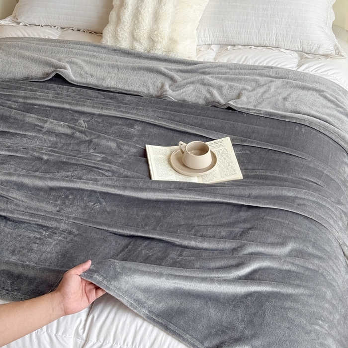 91家纺网 家纺一手货源 找家纺 卡琪曼 2025新款牛奶绒抗菌防螨毛毯毯子系列 高级灰