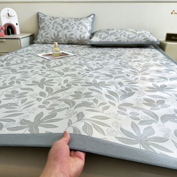 91家纺网 家纺一手货源 找家纺 （总）LIFE.丽芙 2025春夏季新品数码印花冰藤凉席平铺冰丝凉席印花小清新绑带款三件套（风格二）