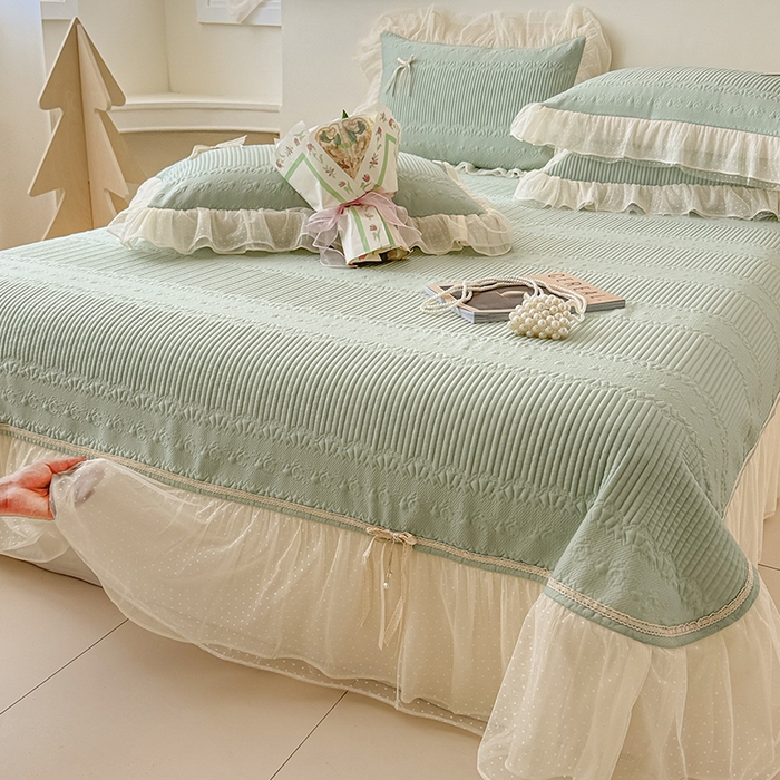 91家纺网 家纺一手货源 找家纺 （总）蓝邻家纺 2025春夏新款PE提花海岛皱花边织带款凉席系列-场景二