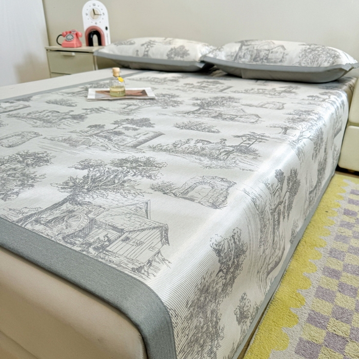 91家纺网 家纺一手货源 找家纺 （总）LIFE.丽芙 2025春夏季新品数码印花冰藤凉席平铺冰丝凉席印花小清新绑带款三件套（风格二）