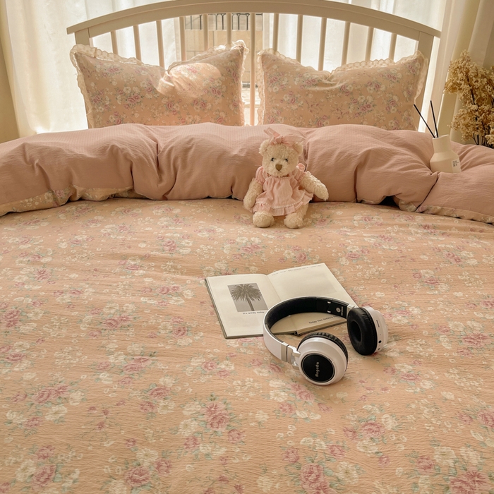 91家纺网 家纺一手货源 找家纺 繁花家居 2025新款镂空白色花边直播热款四件套 雾岛长歌