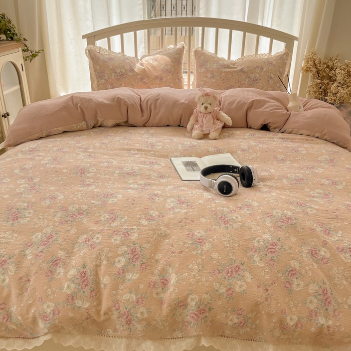 91家纺网 家纺一手货源 找家纺 繁花家居 2025新款镂空白色花边直播热款四件套 雾岛长歌