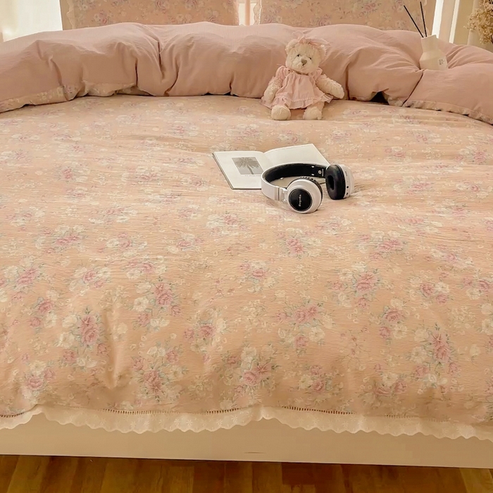 91家纺网 家纺一手货源 找家纺 繁花家居 2025新款镂空白色花边直播热款四件套 雾岛长歌