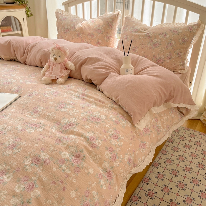 91家纺网 家纺一手货源 找家纺 繁花家居 2025新款镂空白色花边直播热款四件套 雾岛长歌