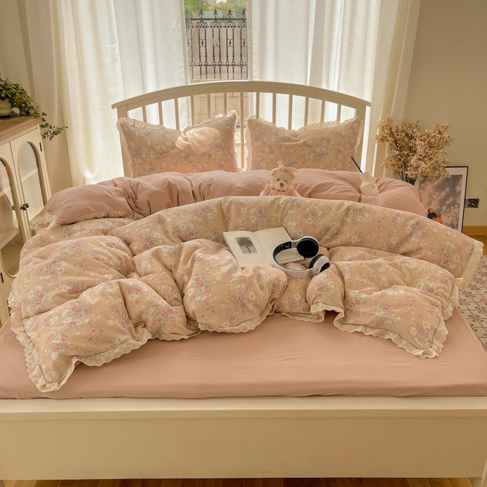 91家纺网 家纺一手货源 找家纺 繁花家居 2025新款镂空白色花边直播热款四件套 雾岛长歌