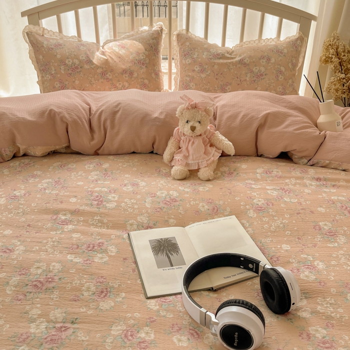 91家纺网 家纺一手货源 找家纺 繁花家居 2025新款镂空白色花边直播热款四件套 雾岛长歌