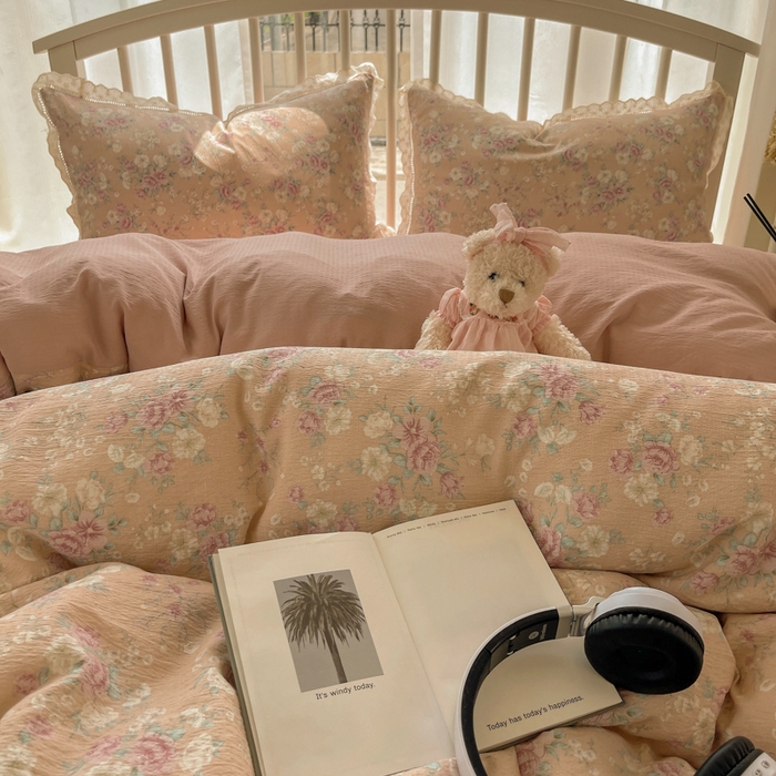 91家纺网 家纺一手货源 找家纺 繁花家居 2025新款镂空白色花边直播热款四件套 雾岛长歌