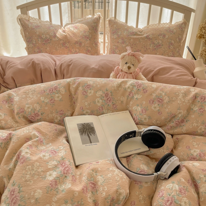 91家纺网 家纺一手货源 找家纺 繁花家居 2025新款镂空白色花边直播热款四件套 雾岛长歌