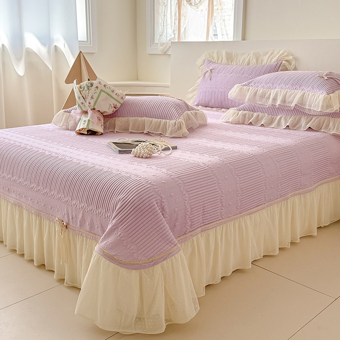 91家纺网 家纺一手货源 找家纺 蓝邻家纺 2025春夏新款PE提花海岛皱花边织带款凉席系列-场景二 羽希-浅紫