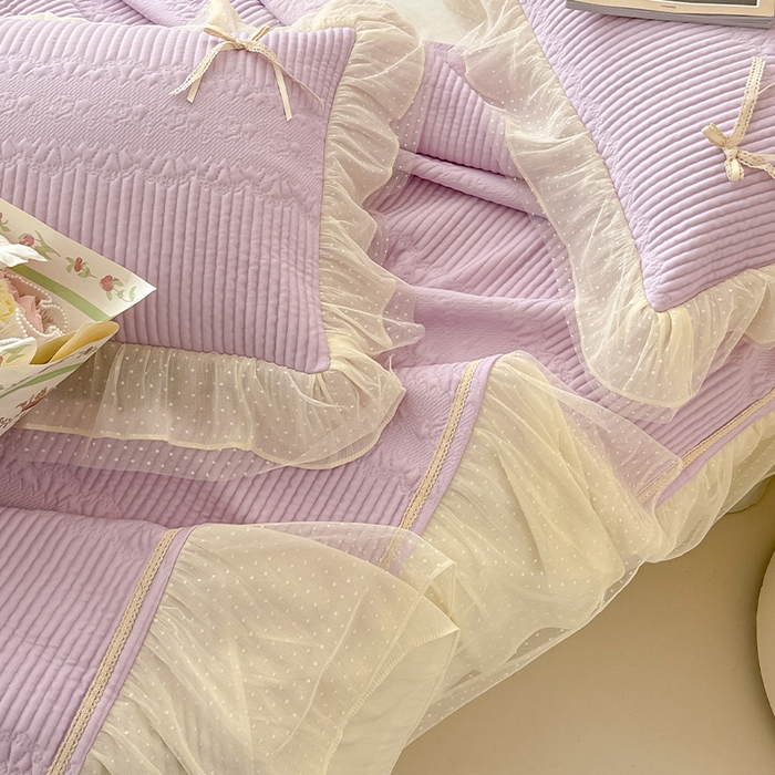 91家纺网 家纺一手货源 找家纺 蓝邻家纺 2025春夏新款PE提花海岛皱花边织带款凉席系列-场景二 羽希-浅紫