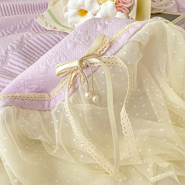 91家纺网 家纺一手货源 找家纺 蓝邻家纺 2025春夏新款PE提花海岛皱花边织带款凉席系列-场景二 羽希-浅紫