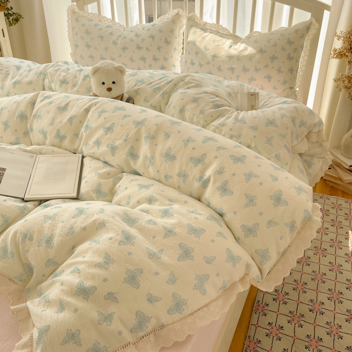 91家纺网 家纺一手货源 找家纺 繁花家居 2025新款镂空白色花边直播热款四件套 雾中蝶舞