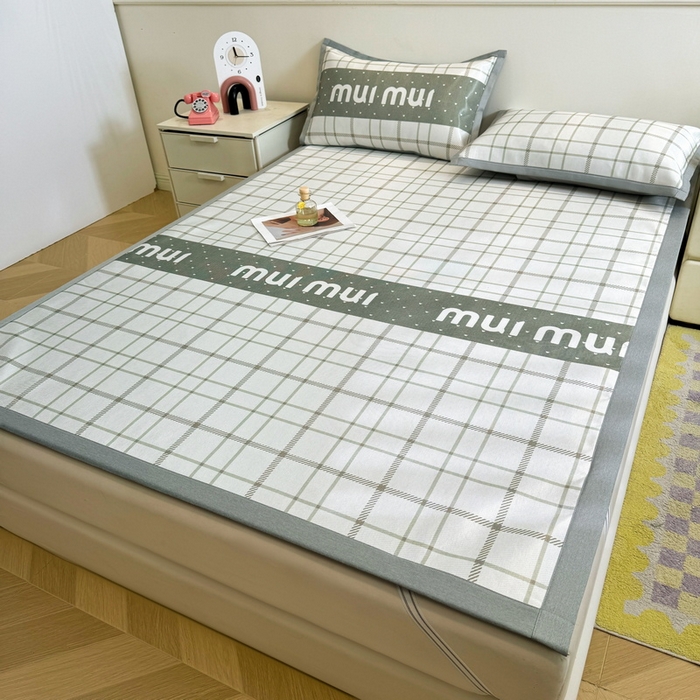 91家纺网 家纺一手货源 找家纺 LIFE.丽芙 2025春夏季新品数码印花冰藤凉席平铺冰丝凉席印花小清新绑带款三件套（风格二） 玛丽格