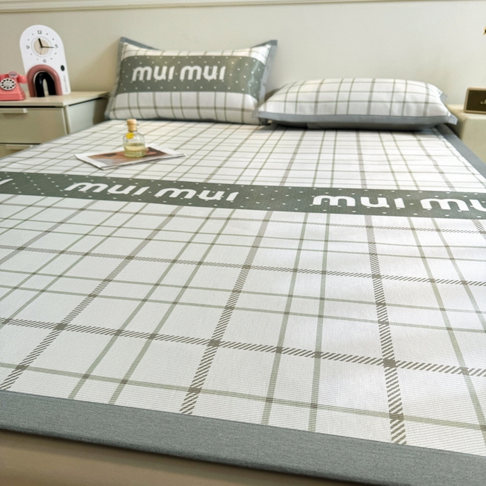 91家纺网 家纺一手货源 找家纺 LIFE.丽芙 2025春夏季新品数码印花冰藤凉席平铺冰丝凉席印花小清新绑带款三件套（风格二） 玛丽格