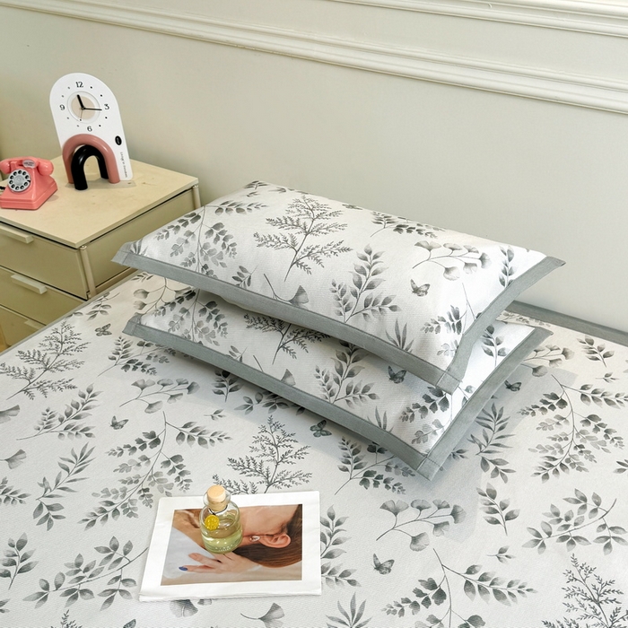 91家纺网 家纺一手货源 找家纺 LIFE.丽芙 2025春夏季新品数码印花冰藤凉席平铺冰丝凉席印花小清新绑带款三件套（风格二） 水墨叶