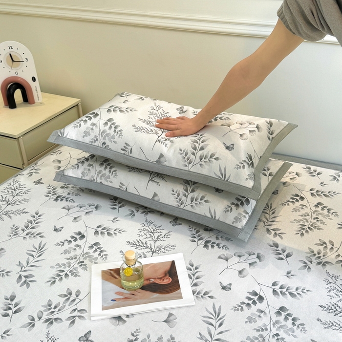 91家纺网 家纺一手货源 找家纺 LIFE.丽芙 2025春夏季新品数码印花冰藤凉席平铺冰丝凉席印花小清新绑带款三件套（风格二） 水墨叶