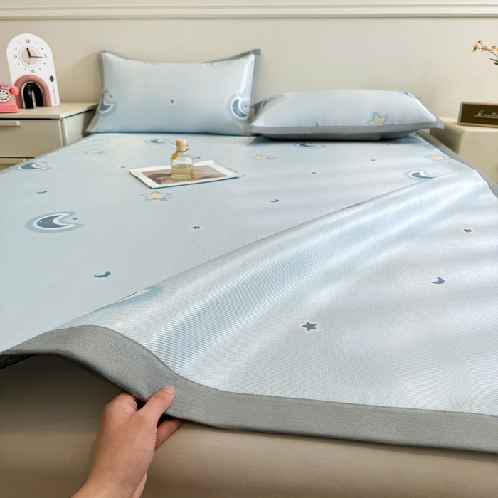 91家纺网 家纺一手货源 找家纺 LIFE.丽芙 2025春夏季新品数码印花冰藤凉席平铺冰丝凉席印花小清新绑带款三件套（风格二） 星辰