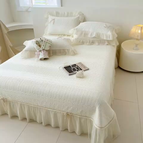 91家纺网 家纺一手货源 找家纺 （总）蓝邻家纺 2025春夏新款PE提花海岛皱花边织带款凉席系列-场景二