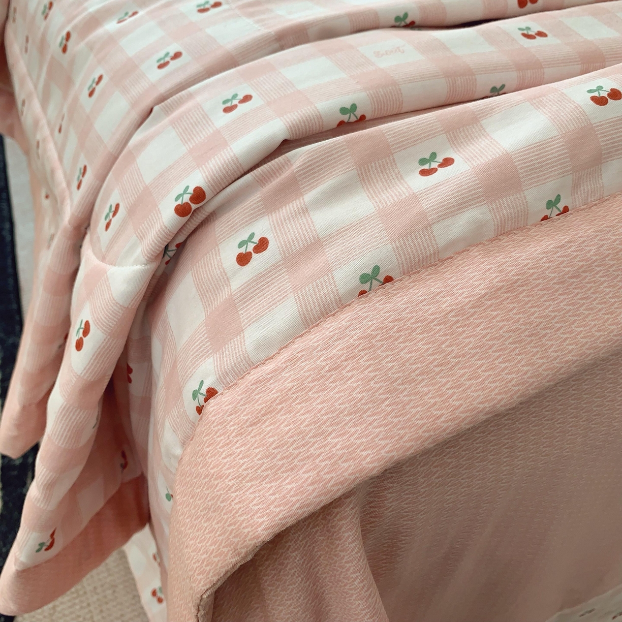 91家纺网 家纺一手货源 找家纺 莱豫家纺 2025春夏新款纯棉全棉夏被夏凉被四件套 樱桃格子粉