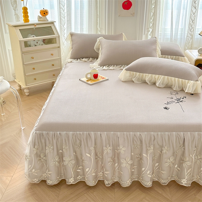 91家纺网 家纺一手货源 找家纺 （总）好儿喜家纺 2025新款玫瑰花床裙凉席  A类面料