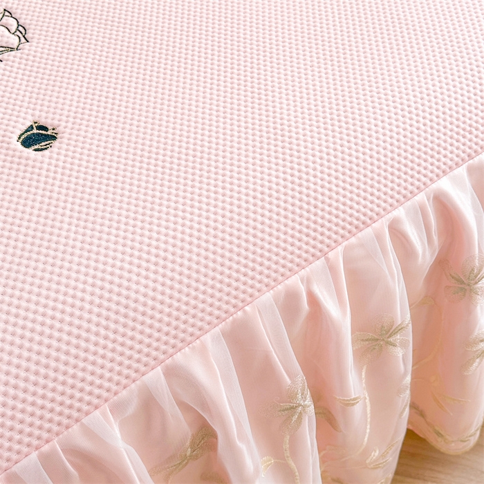 91家纺网 家纺一手货源 找家纺 （总）好儿喜家纺 2025新款玫瑰花夏被凉席床裙四件套冰丝凉席床罩凉感豆豆床席韩式花边凉席