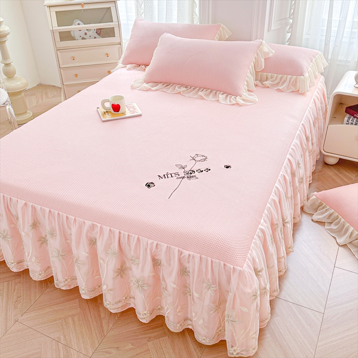 91家纺网 家纺一手货源 找家纺 （总）好儿喜家纺 2025新款玫瑰花夏被凉席床裙四件套冰丝凉席床罩凉感豆豆床席韩式花边凉席