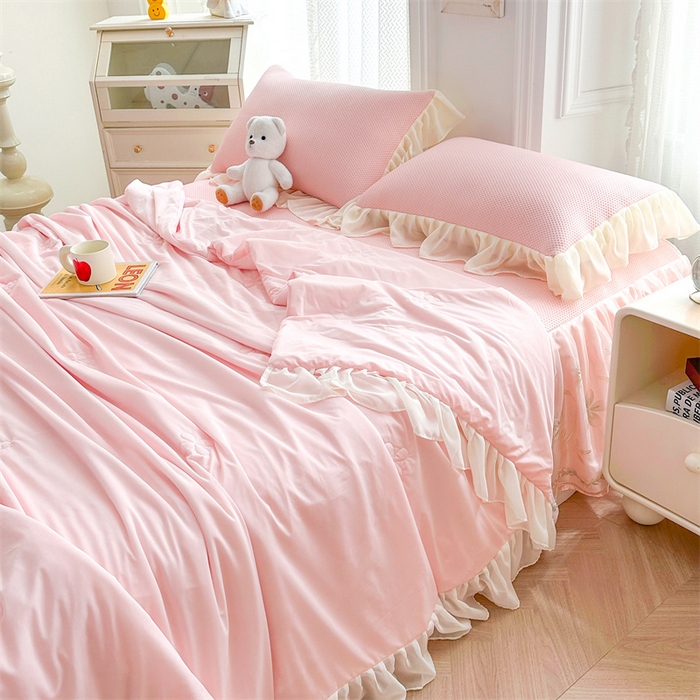 91家纺网 家纺一手货源 找家纺 （总）好儿喜家纺 2025新款玫瑰花夏被凉席床裙四件套冰丝凉席床罩凉感豆豆床席韩式花边凉席