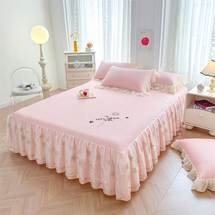 91家纺网 家纺一手货源 找家纺 （总）好儿喜家纺 2025新款玫瑰花夏被凉席床裙四件套冰丝凉席床罩凉感豆豆床席韩式花边凉席