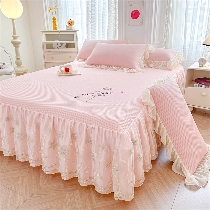 91家纺网 家纺一手货源 找家纺 （总）好儿喜家纺 2025新款玫瑰花夏被凉席床裙四件套冰丝凉席床罩凉感豆豆床席韩式花边凉席