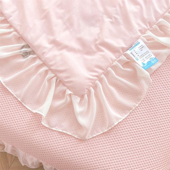 91家纺网 家纺一手货源 找家纺 （总）好儿喜家纺 2025新款玫瑰花夏被凉席床裙四件套冰丝凉席床罩凉感豆豆床席韩式花边凉席