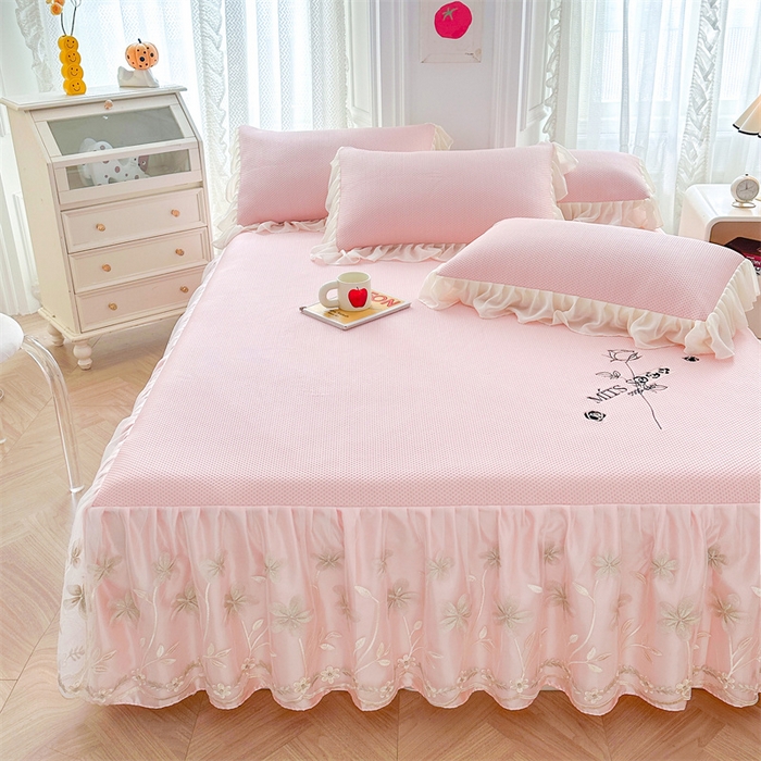 91家纺网 家纺一手货源 找家纺 （总）好儿喜家纺 2025新款玫瑰花夏被凉席床裙四件套冰丝凉席床罩凉感豆豆床席韩式花边凉席