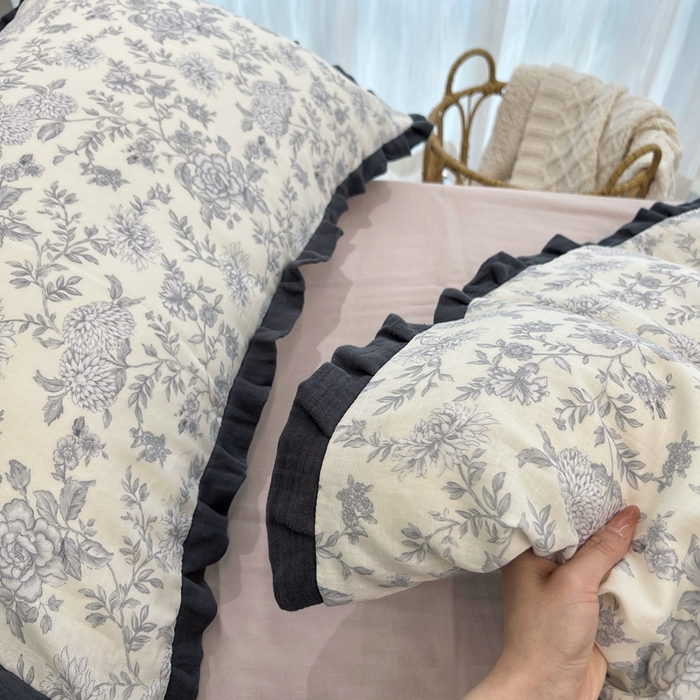 91家纺网 家纺一手货源 找家纺 荣轩 2024新款全棉印花双层纱四件套 皱皱纱花边款 雾野山茶