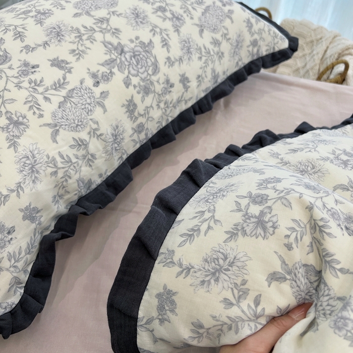 91家纺网 家纺一手货源 找家纺 荣轩 2024新款全棉印花双层纱四件套 皱皱纱花边款 雾野山茶