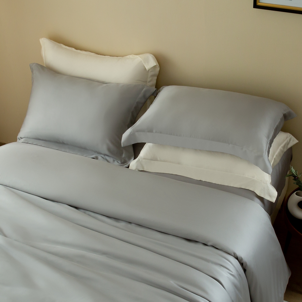 91家纺网 家纺一手货源 找家纺 ONE TWO ONE 121 2025新款60支奥地利进口兰精天丝秋风系列单品-枕套 布鲁灰