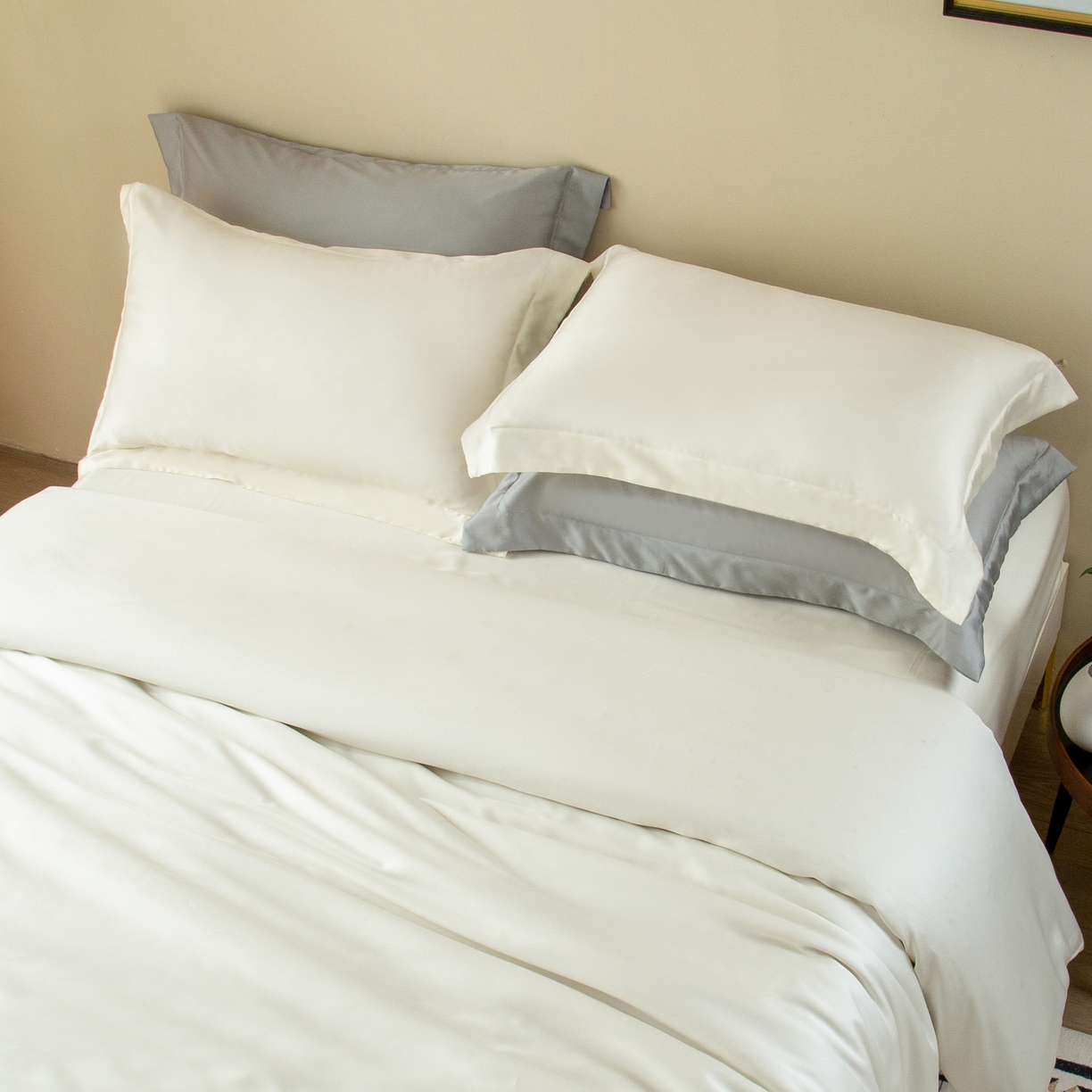 91家纺网 家纺一手货源 找家纺 ONE TWO ONE 121 2025新款60支奥地利进口兰精天丝秋风系列单品-枕套 珠光白