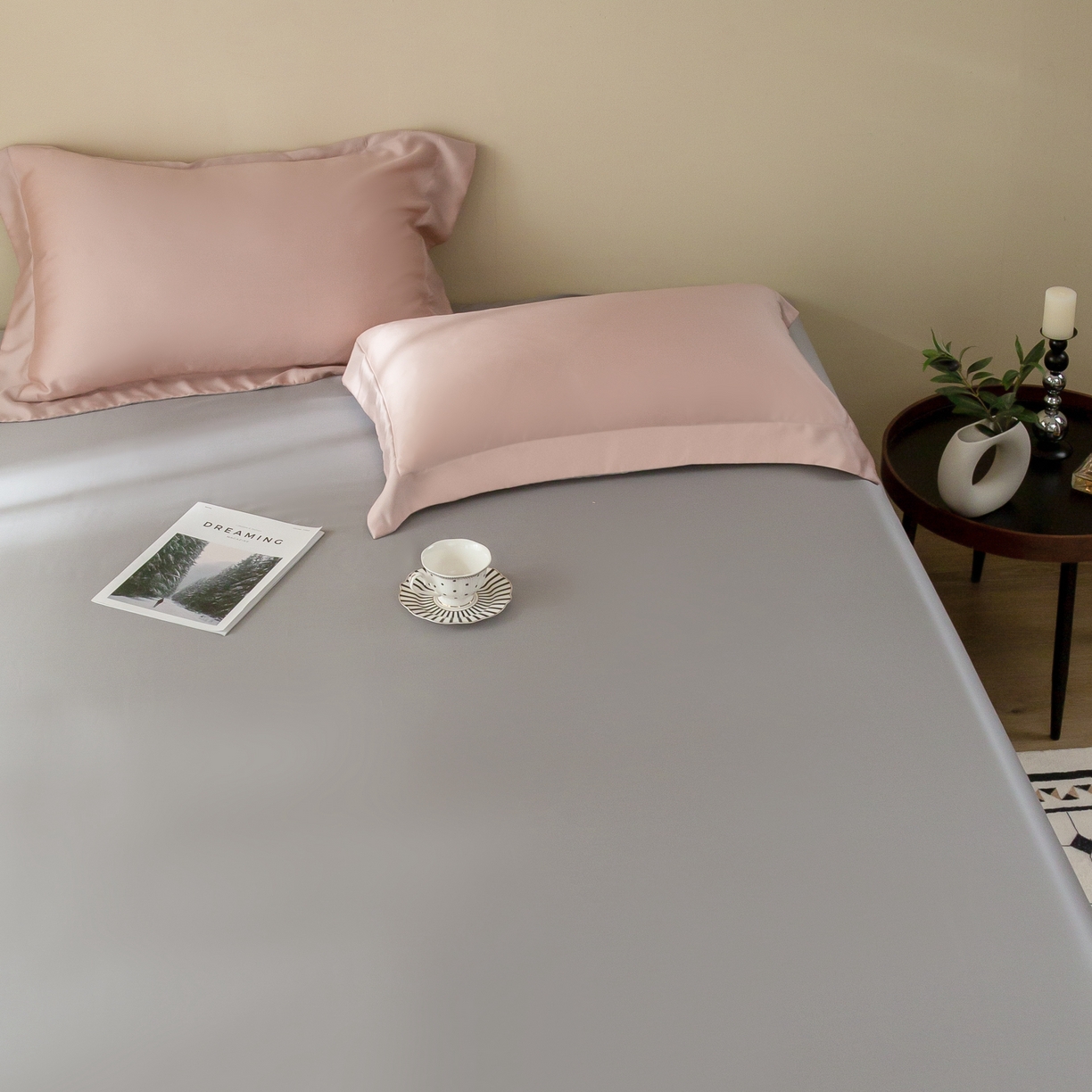 91家纺网 家纺一手货源 找家纺 ONE TWO ONE 121 2025新款60支奥地利进口兰精天丝秋风系列单品-枕套 粉雪山