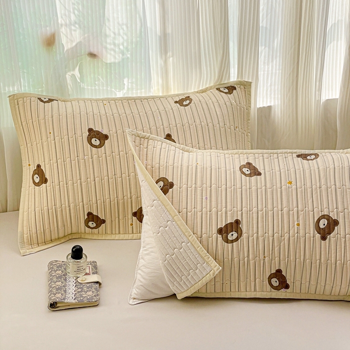 91家纺网 家纺一手货源 找家纺 雅萱家纺 2025新款全棉绗缝夹棉枕巾 饼干熊-枕巾 50*80cm一只