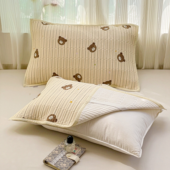 91家纺网 家纺一手货源 找家纺 雅萱家纺 2025新款全棉绗缝夹棉枕巾 饼干熊-枕巾 50*80cm一只