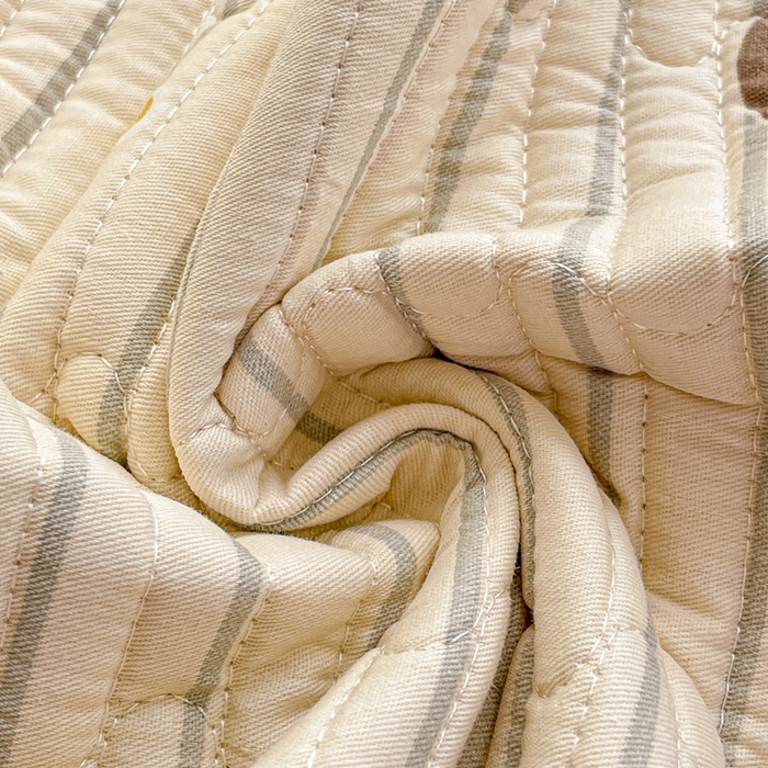 91家纺网 家纺一手货源 找家纺 雅萱家纺 2025新款全棉绗缝夹棉枕巾 饼干熊-枕巾 50*80cm一只