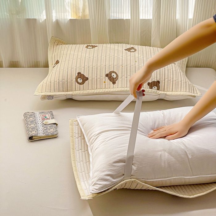 91家纺网 家纺一手货源 找家纺 雅萱家纺 2025新款全棉绗缝夹棉枕巾 饼干熊-枕巾 50*80cm一对