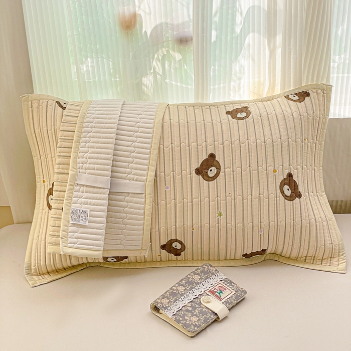 91家纺网 家纺一手货源 找家纺 雅萱家纺 2025新款全棉绗缝夹棉枕巾 饼干熊-枕巾 50*80cm一对