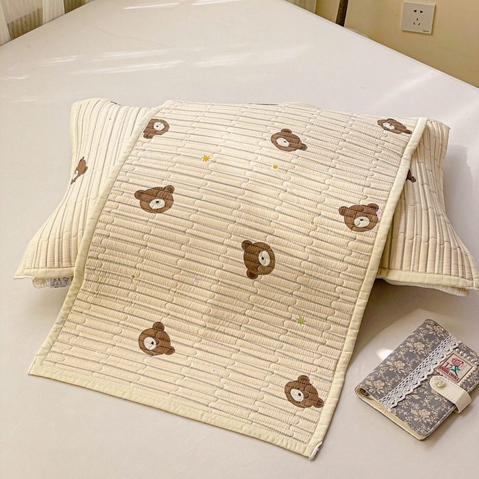 91家纺网 家纺一手货源 找家纺 雅萱家纺 2025新款全棉绗缝夹棉枕巾 饼干熊-枕巾 50*80cm一对