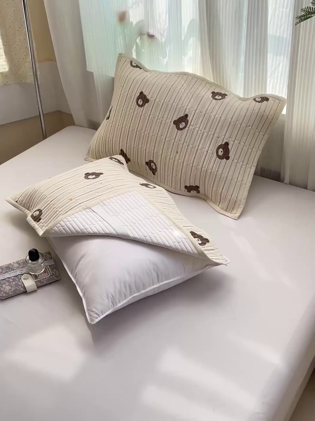 91家纺网 家纺一手货源 找家纺 雅萱家纺 2025新款全棉绗缝夹棉枕巾 饼干熊-枕巾 50*80cm一对