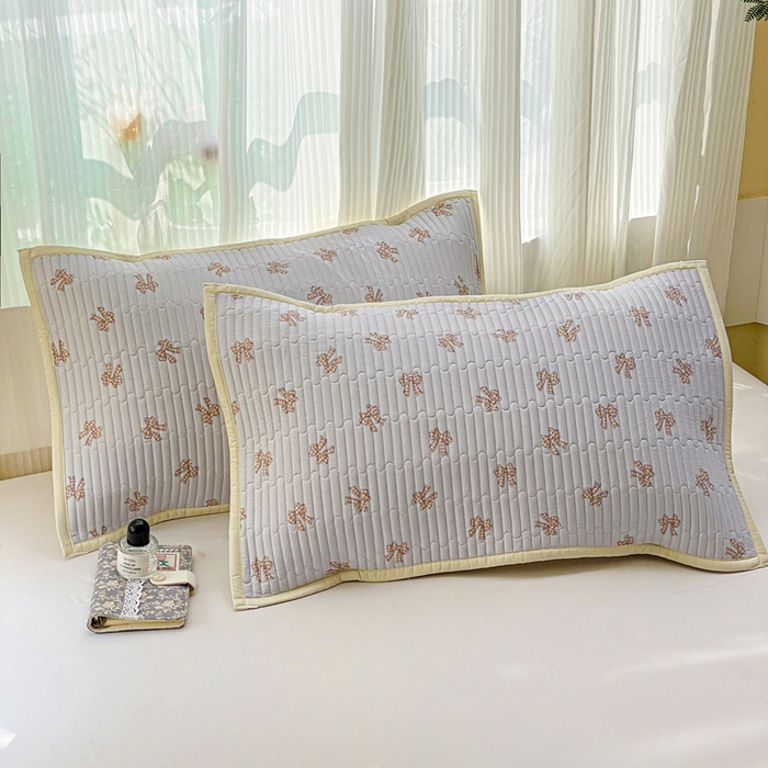 91家纺网 家纺一手货源 找家纺 雅萱家纺 2025新款全棉绗缝夹棉枕巾 格纹蝴蝶结-枕巾 50*80cm一只