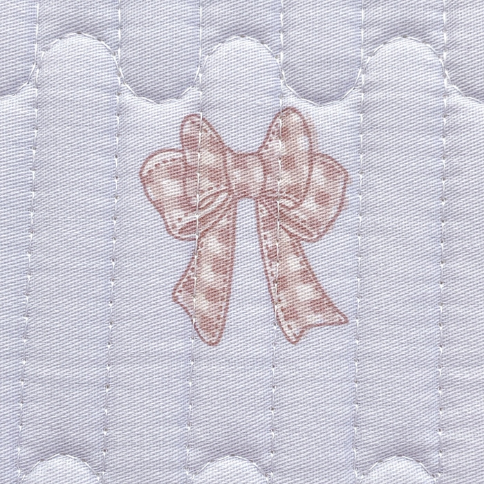 91家纺网 家纺一手货源 找家纺 雅萱家纺 2025新款全棉绗缝夹棉枕巾 格纹蝴蝶结-枕巾 50*80cm一只