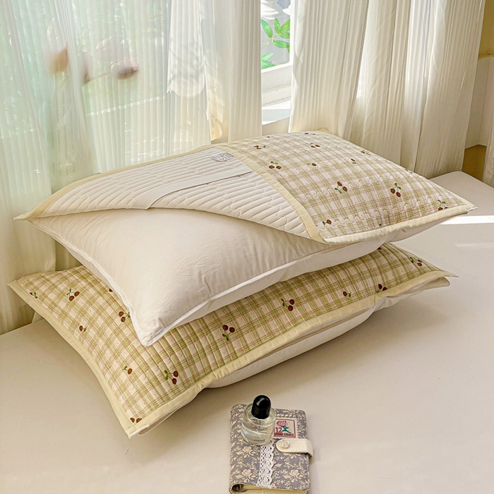 91家纺网 家纺一手货源 找家纺 雅萱家纺 2025新款全棉绗缝夹棉枕巾 格子樱桃-枕巾 50*80cm一对