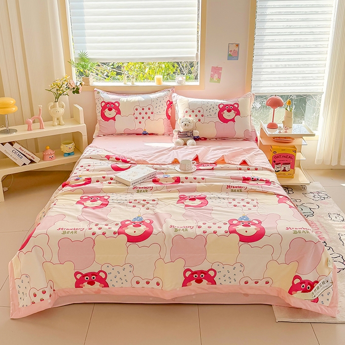 91家纺网 家纺一手货源 找家纺 栩裕纺织 2025新款全棉印染棉花夏被夏凉被空调被 草莓熊